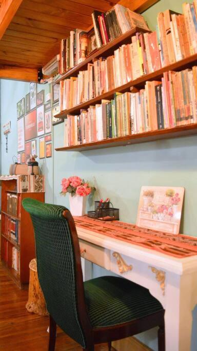 Momentazo! Wifi, Coffee & Books * Villa Ballester